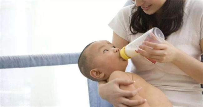母乳喂养多少个月就可以断奶