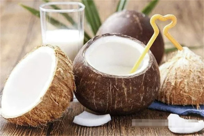 揭秘椰子汁的丰富营养和多重功效