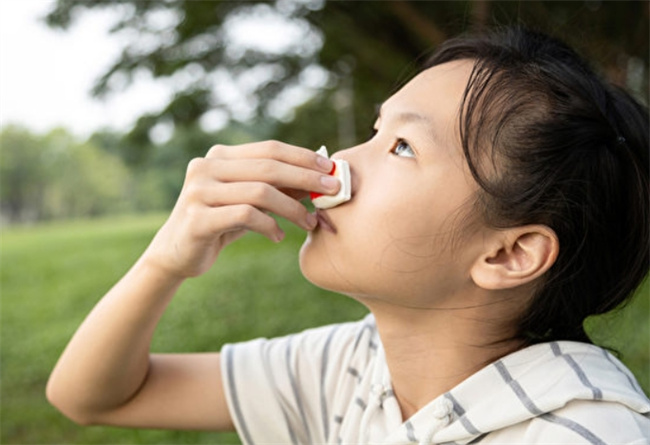儿童流鼻血的原因及应对方法，了解儿童鼻出血的预防措施