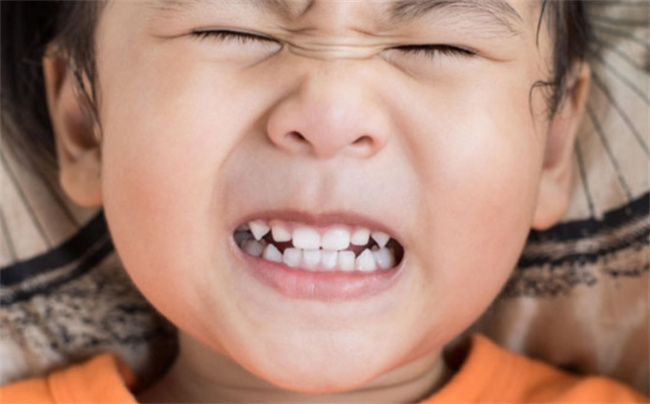 儿童磨牙的原因及治疗方法