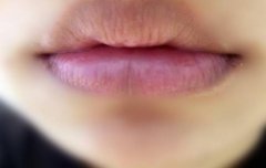 嘴唇发紫：可能的原因及其潜在健康问题