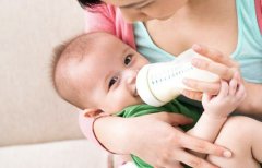 氨基酸奶粉解决婴儿乳糖不耐受问题，了解品牌优劣关键