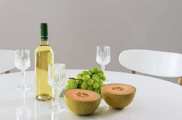品味清新雅致：白葡萄酒的魅力与健康益处