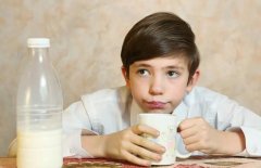 牛奶喝了会拉肚子？了解乳糖不耐受的原因与解决方法
