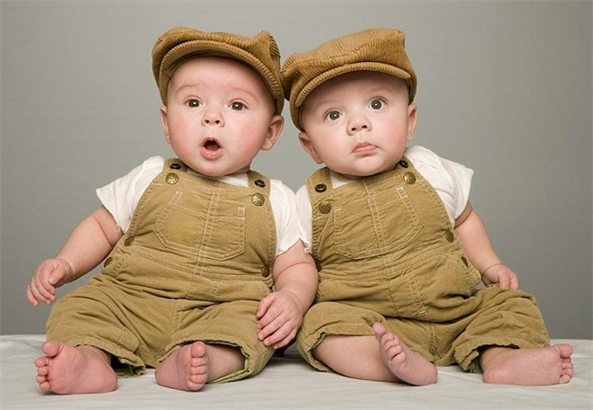 异卵双胞胎：形成原理、相貌特征及护理常识解析