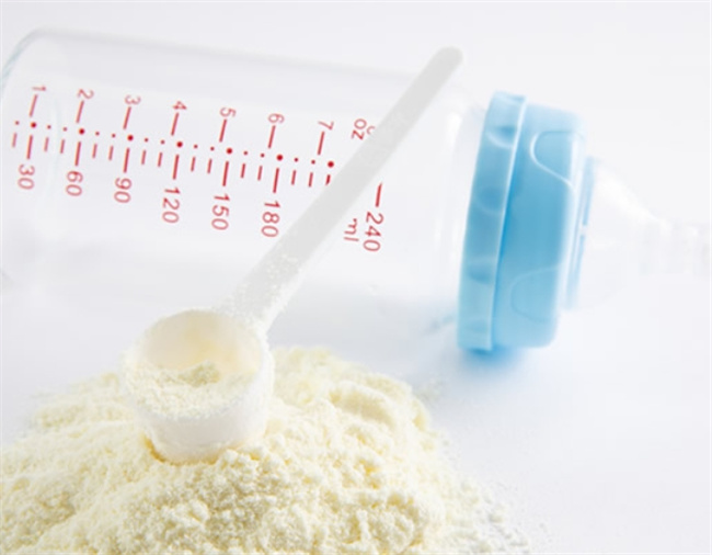 了解奶粉中的脱脂乳粉：区别、加工与选择