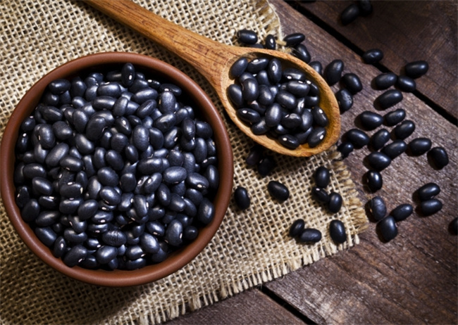 黑豆的营养与益处：补肾佳品，适宜人群和功效
