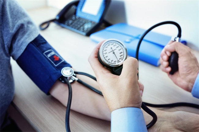 低血压的治疗与调理方法：关注营养、应对贫血，建立健康生活习惯