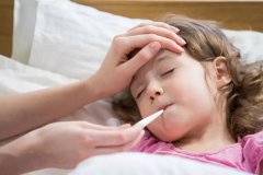孩子发烧：解析发烧原因及应对方法