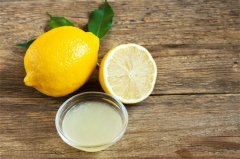 柠檬泡水：消脂减肥与养颜美容的秘密饮品