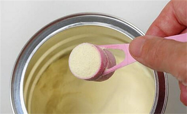 如何从细微之处辨别奶粉的品质：专家揭秘