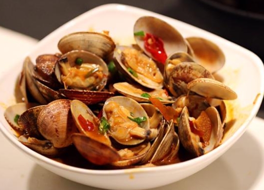 美味的海鲜盛宴：三道精彩蛤蜊菜肴
