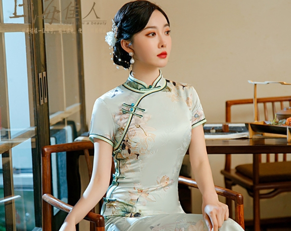 探索旗袍：传统韵味与现代时尚的完美融合
