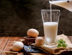 鸡蛋和牛奶：能否搭配食用的专业解析