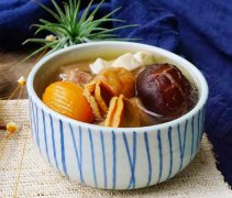 秋日美味滋补：专业制作鲍鱼汤，享受健康佳肴