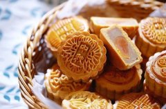  中秋节月饼：团圆传统与多彩搭配