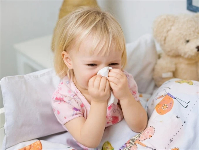 小儿鼻炎的症状、危害和治疗：如何警惕并保护孩子的鼻健康？