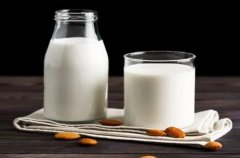 荷兰奶粉品牌大揭秘：专家解析荷兰奶粉的品质和选择技巧