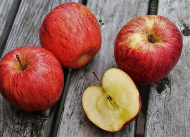 谈空腹吃苹果：科学与健康的选择
