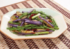 豆角烧茄子，健康美味的长尾蔬菜炒法