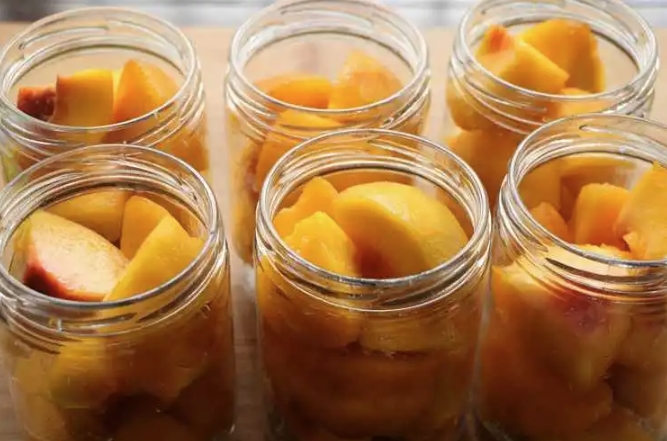 享受健康美味，自制黄桃罐头的简单方法