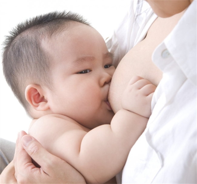 哺乳期间的发烧应对：宝宝和妈妈的健康须知