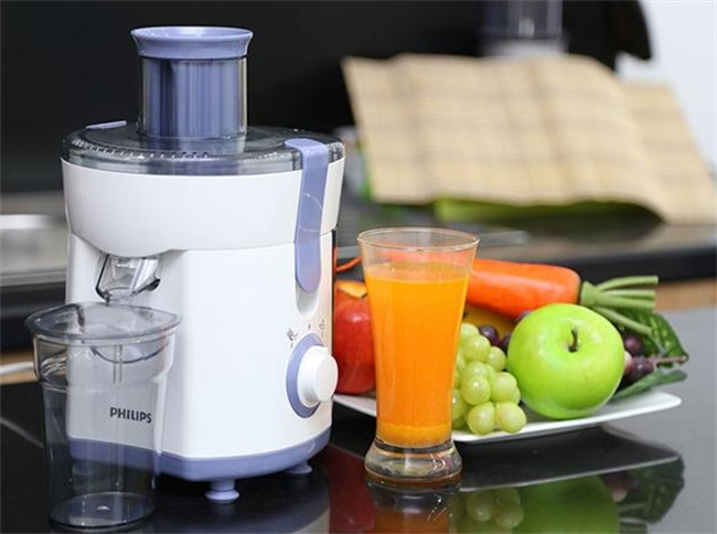 手动榨汁机：保留果汁的养分，方便省电的选择