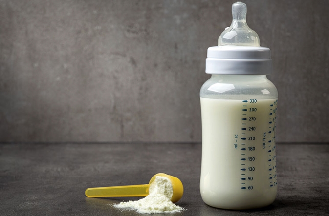 牛初乳粉的多重益处：免疫增强、智力提升与健康保障
