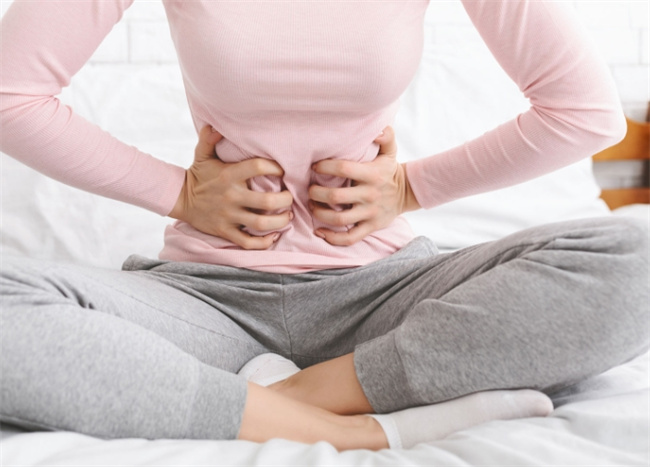 小腹隐痛怎么回事？专家解读腹痛原因及女性需警惕的疾病