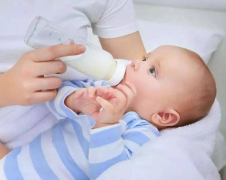 宝宝奶粉喂养之道：合理时机，关键年龄，健康之道一网打尽