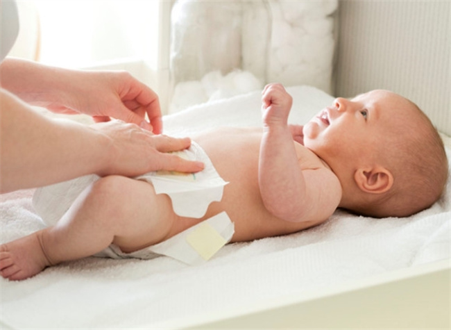 专业的博客文章：新生儿纸尿裤选择指南