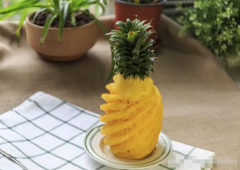 夏日美味：为什么吃菠萝前要泡盐水？揭秘三大惊喜！