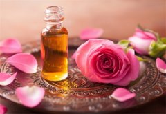 玫瑰精油：美容护理的神奇之选