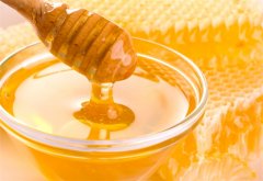 解密蜂蜜的酸碱性：专业视角揭秘其神奇健康功效
