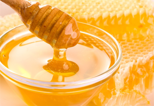 解密蜂蜜的酸碱性：专业视角揭秘其神奇健康功效