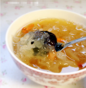 滋补养生：三款银耳红枣枸杞汤的简易做法与功效分享