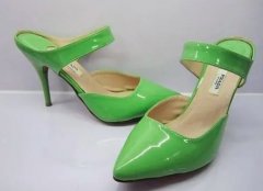 绿色高跟鞋的巧妙搭配与保养细节