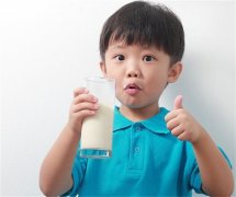 宝宝成长必备：儿童牛奶的选择与科学饮用时间