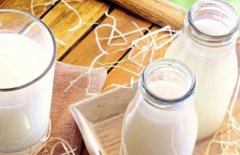 儿童奶品选择与喝奶时间的专业建议