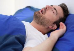 如何科学应对睡眠中的打呼现象：专业建议与实用方法