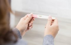 精准验孕：专家教你正确使用早孕试纸的方法