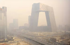 现代雾霾：人为与自然因素交织的空气之困