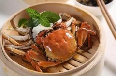 探寻河蟹美味之道：清蒸与香辣两种绝妙吃法