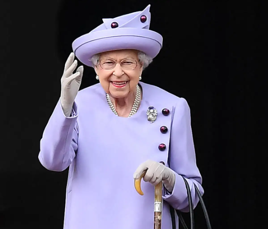 英女王为保皇室永存 决心在离世前切割不肖孙哈利？