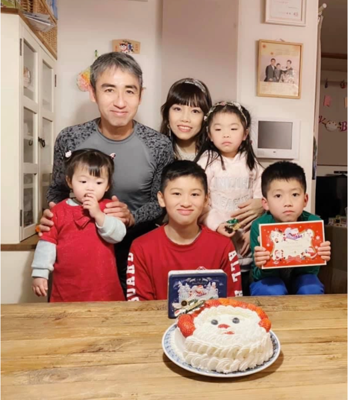 4个孩子的妈妈靠严格的饮食和运动保持健康