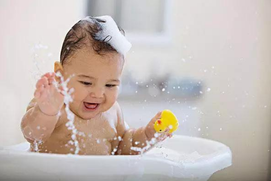 夏天沐浴把握这5要点，呵护幼童肌肤健康！