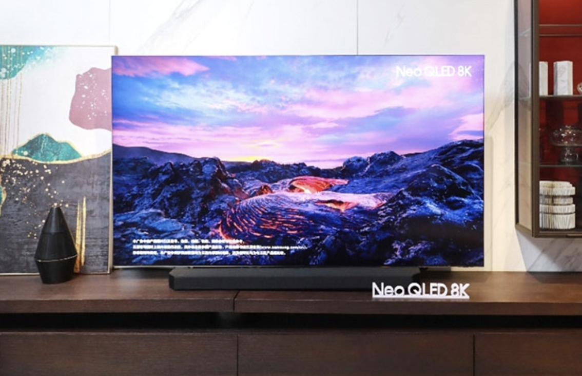 在家上班上课…Samsung Neo QLED 8K电视智慧功能无敌强大，根本是超乎爸妈想像的居家神队友！