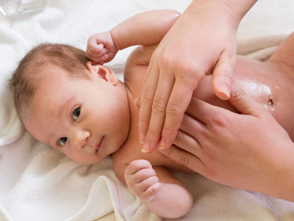 婴儿皮肤护理的秘诀总是柔软,光滑,妈妈应该知道