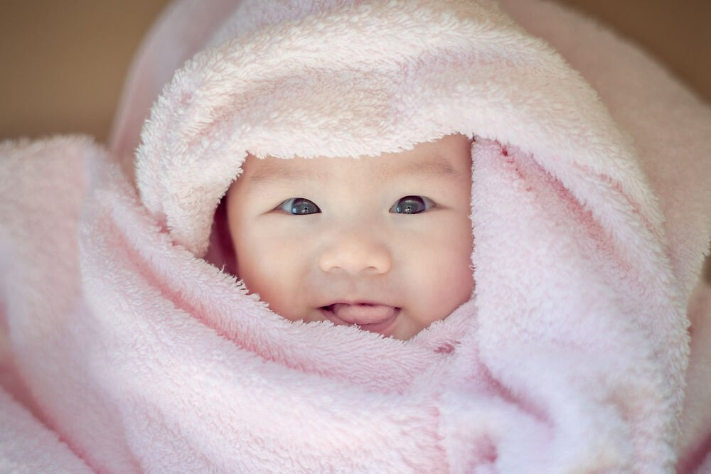 婴儿睡觉时应该戴帽子吗?如何保持宝宝温暖