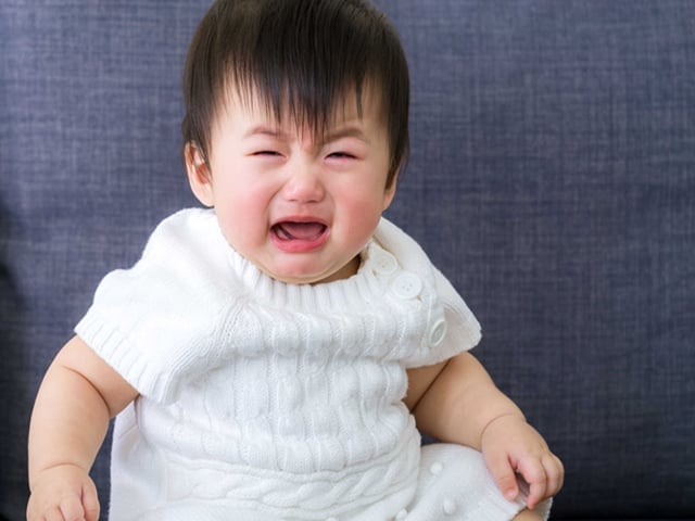 2岁儿童经常在夜间哭泣,原因和解决方法
